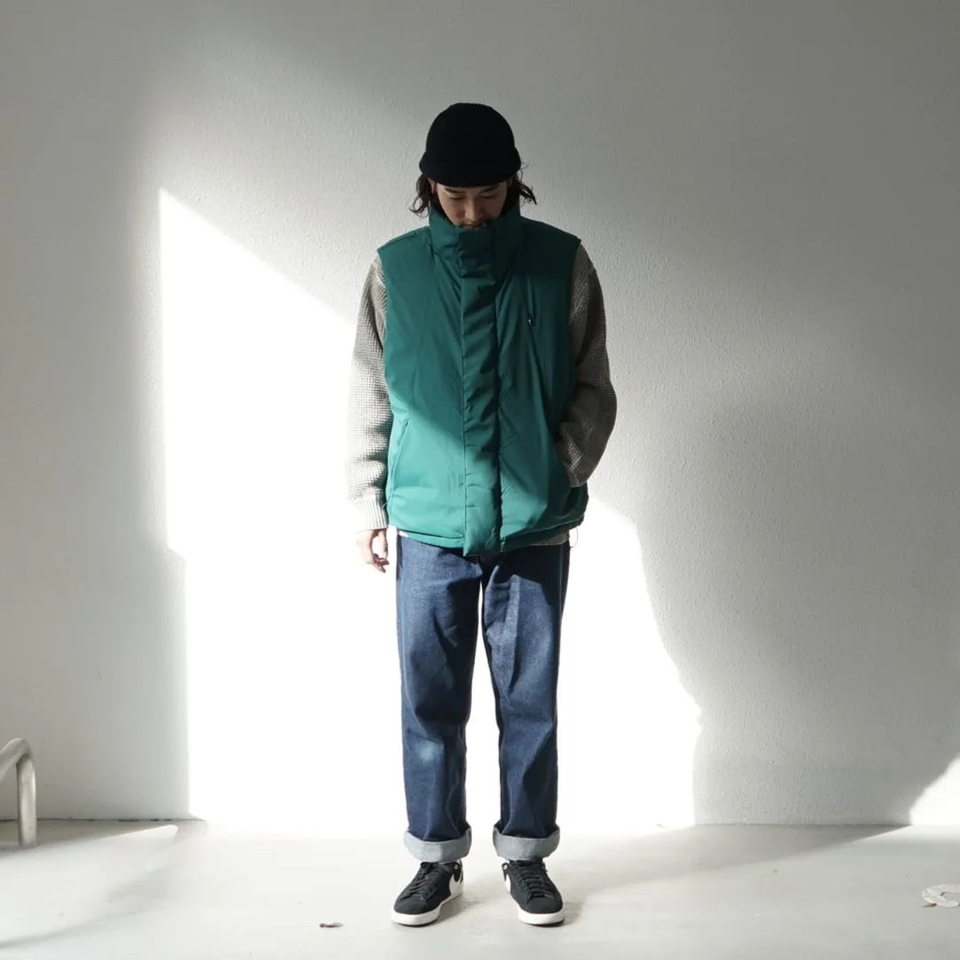 鮮やかな色のダウンベストが入荷です